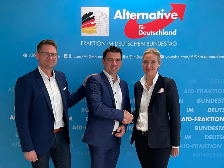 Vorschaubild: Blauer Jubel: Brandenburg hat bald seinen ersten AfD-Bürgermeister