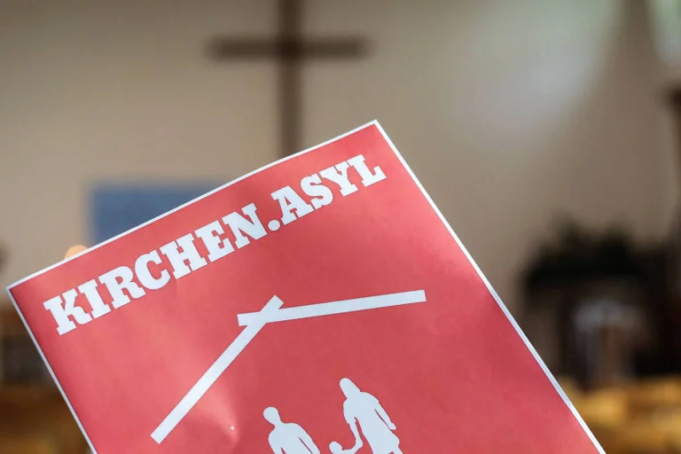 Vorschaubild: Schluss mit „Abschiebehindernissen“: AfD will sofortiges Ende der Kirchenasyl-Vereinbarung