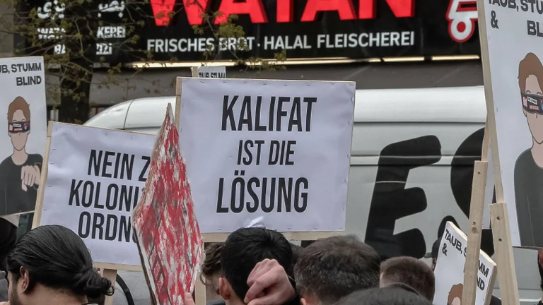 Vorschaubild: Hamburgs Polizeipräsident Schnabel: „Kalifats-Demos für uns schwer zu ertragen“