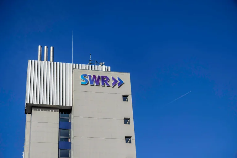 Vorschaubild: Durchbruch in der Tarifrunde: SWR-Mitarbeiter können sich über satte Boni freuen