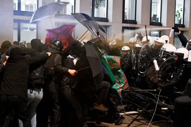 Vorschaubild: Chaos in Brüssel: Linksextreme machten Jagd auf Ungarn