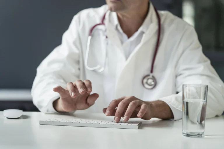 Vorschaubild: Gesundheitswesen unter Druck: Immer mehr Ärzte verlassen Deutschland