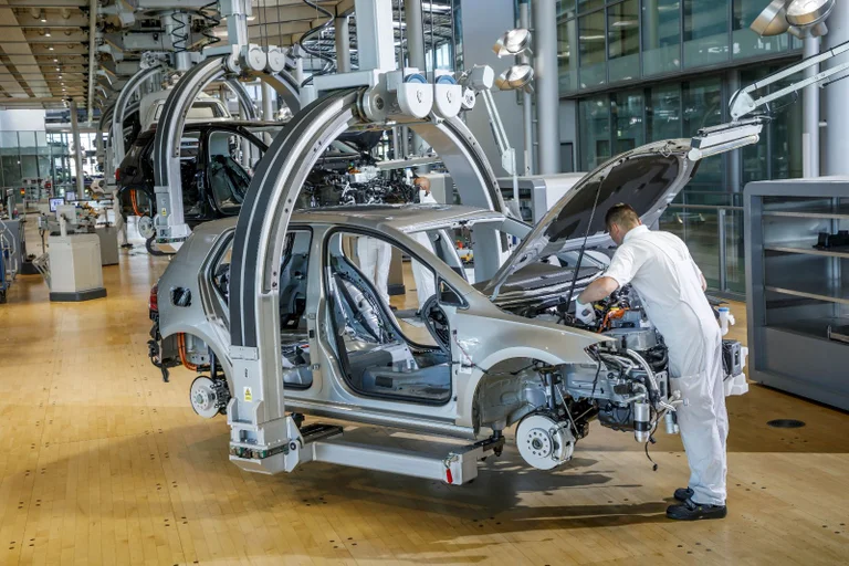 Vorschaubild: Autokrise erreicht Steiermark: VW-Pläne alarmieren Zulieferer und Politik