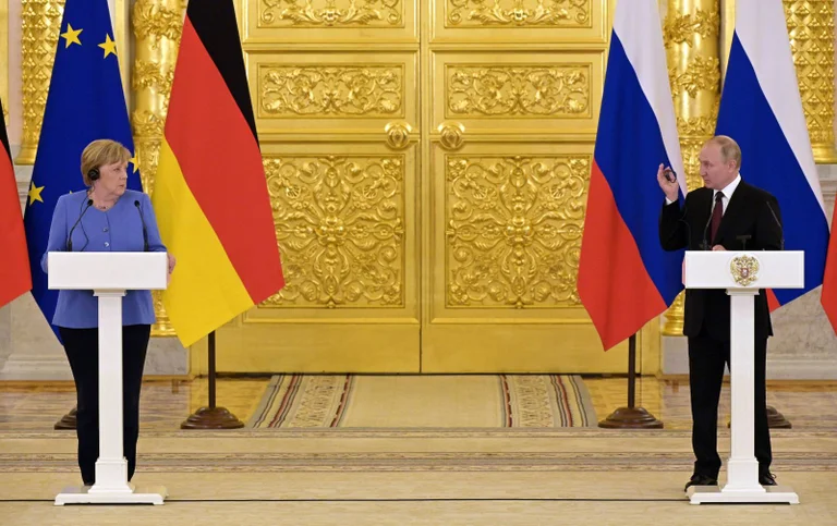 Vorschaubild: Kreml-Besuch 2021: Merkel bat Putin, keinen Spott über NATO-Fiasko in Afghanistan zu äußern