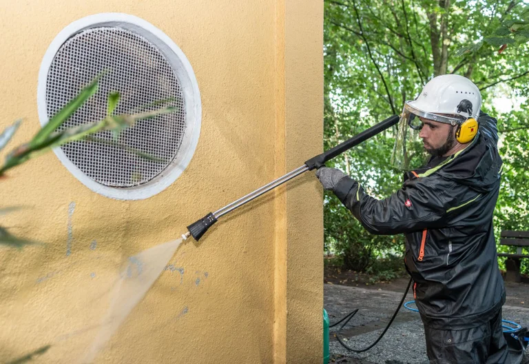 Vorschaubild: Schwerin: CDU und AfD beschließen Arbeitspflicht für Asylbewerber und Bürgergeldempfänger