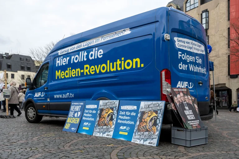 Vorschaubild: Kommunikationsbehörde verhängt hohe Geldstrafen gegen Auf1 und RTV