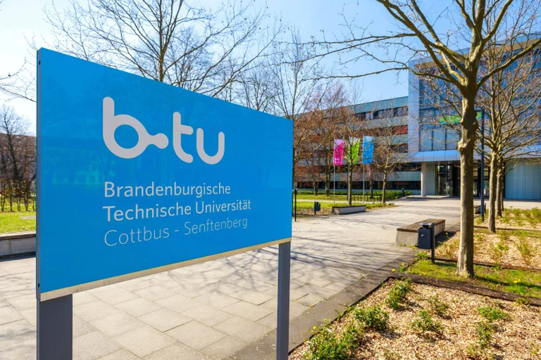 Vorschaubild: „Rechtsextreme Diskriminierung“: Brandenburger Uni kämpft mit viel Geld gegen ein Mini-Problem