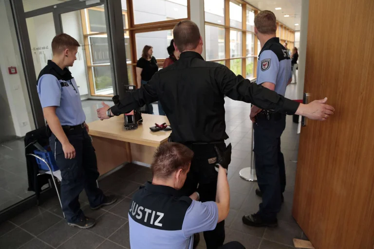 Vorschaubild: Zahl der beschlagnahmten Messer in Berliner Gerichten steigt