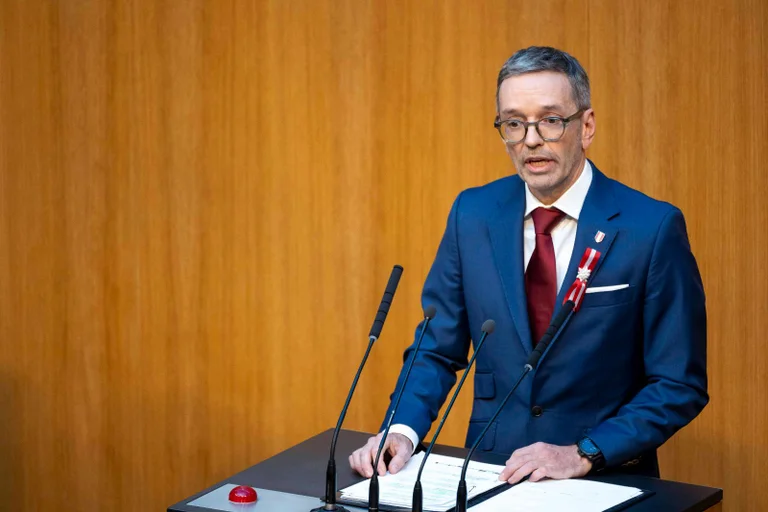 Vorschaubild: „Gute Heimreise“: FPÖ will Syrer nach Sturz Assads nach Hause schicken