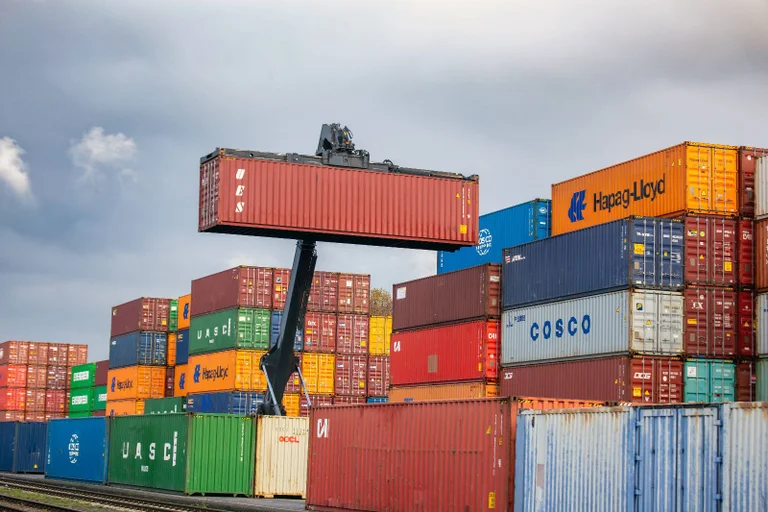 Vorschaubild: Exportkrise: Deutsche Wirtschaft kämpft mit Einbrüchen