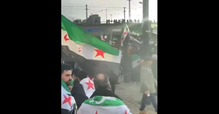 Vorschaubild: Dortmund: Rund 1.000 Exil-Syrer feiern Assads Sturz