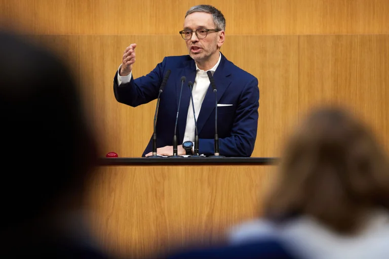 Vorschaubild: Umfrage: Kickl beliebtester Politiker – überholt Van der Bellen