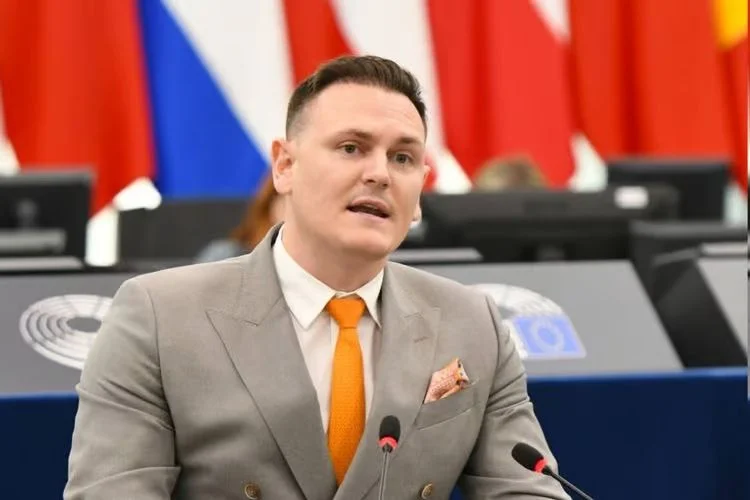 Vorschaubild: Grooming-Gangs: EU-Politiker verabschieden Resolution gegen Pädokriminalität