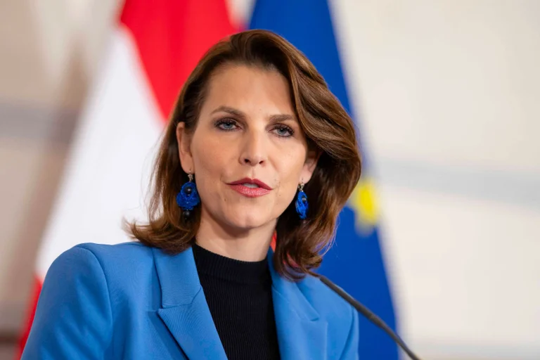 Vorschaubild: Politische Wende: Edtstadler soll Landeshauptfrau von Salzburg werden