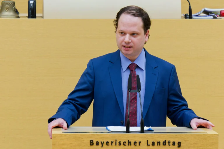 Vorschaubild: Streit um Pfefferspray: AfD-Politiker Dierkes will vor Oberlandesgericht ziehen