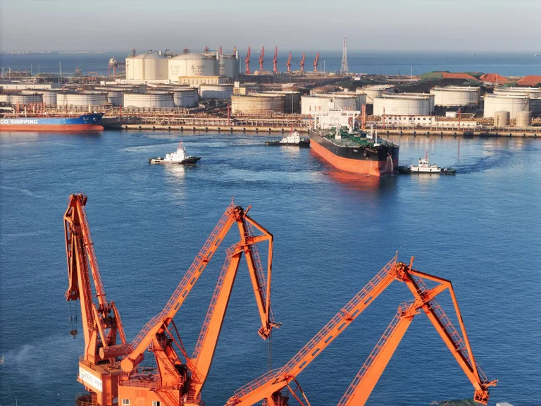 Vorschaubild: US-Sanktionen: Chinesische Häfen verbieten Tankern mit russischem Öl das Einlaufen