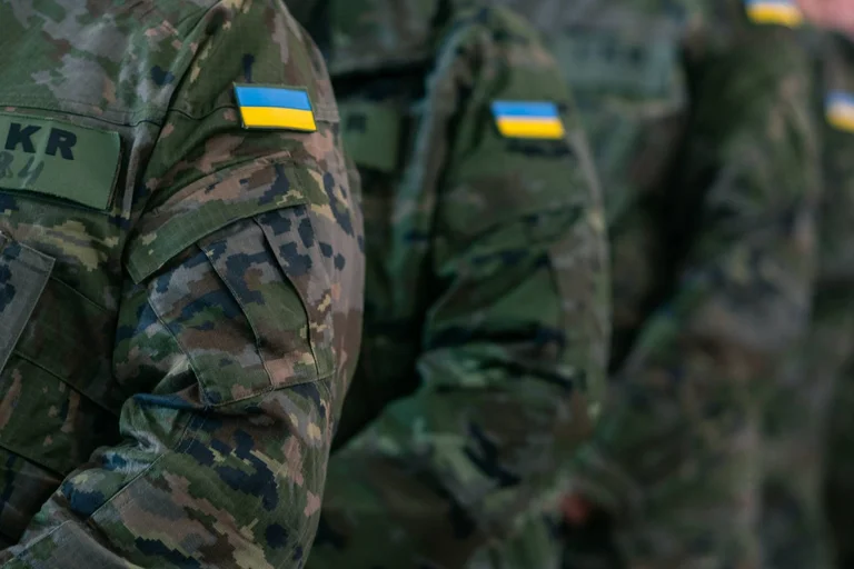 Vorschaubild: Mangel an der Front: Ukraine versetzt Luftwaffenpersonal zur Infanterie