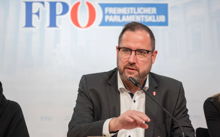 Vorschaubild: ORF vor drastischen Kürzungen: FPÖ will 150 Millionen einsparen