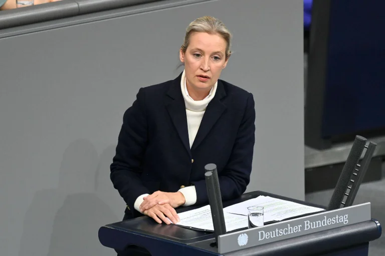 Vorschaubild: Umfrage: In diesem Szenario kann Weidel sogar Merz in der Kanzlerfrage schlagen