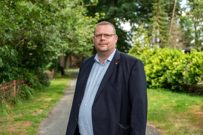 Vorschaubild: „Übles Spiel beendet“: AfD-Politiker Schledde gewinnt Prozess gegen falsche Vorwürfe