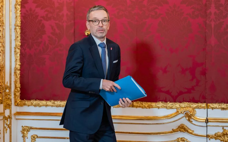 Vorschaubild: Neuer Vorschlag an die ÖVP: So wollen die Freiheitlichen die Ressorts aufteilen