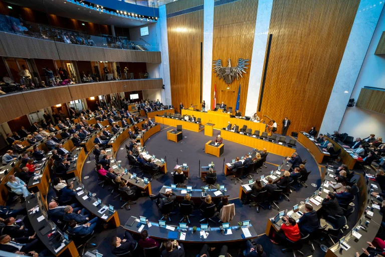 Vorschaubild: ÖVP und SPÖ lehnten FPÖ-Antrag zum Verbot des politischen Islam ab