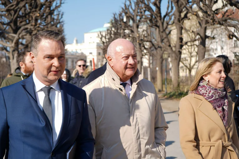 Vorschaubild: Eil: ÖVP, SPÖ und NEOS einigen sich auf Dreierkoalition