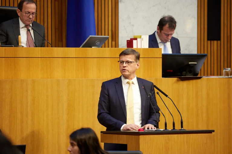 Vorschaubild: NEOS-Politiker Dengler fordert Umdenken bei „realitätsferner“ Haltung zur Neutralität