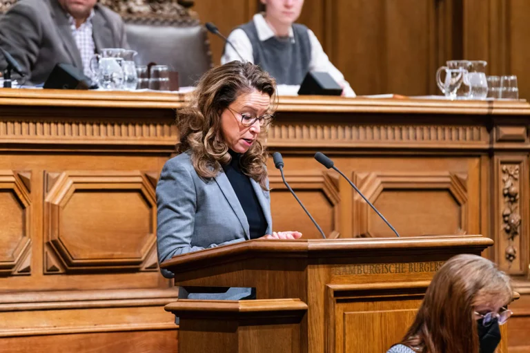 Vorschaubild: Hamburg: Juristen beschimpften AfD – Bürgerschaftspräsidentin will aber AfD kontrollieren