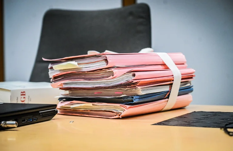 Vorschaubild: Deutsche Justiz am Limit: 933.000 offene Fälle bei Staatsanwaltschaften