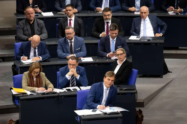 Vorschaubild: Alter Bundestag soll Milliarden-Finanzpaket beschließen – AfD bringt Klage ein