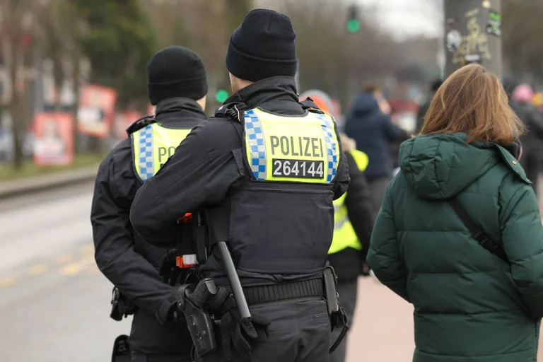 Vorschaubild: Hamburg: Jeder vierte Polizist verortet sich politisch rechts