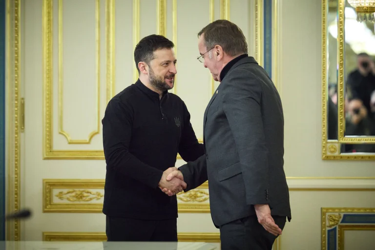 Vorschaubild: Neues Militärpaket: Regierung gibt weitere drei Milliarden Euro für Ukraine frei