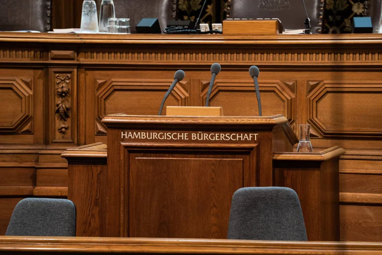 Vorschaubild: Hamburger Bürgerschaft verhindert AfD-Alterspräsidenten per Regeländerung