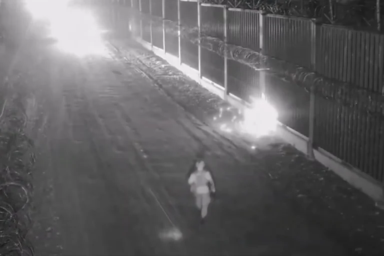Vorschaubild: Video: Illegale Migranten scheitern an polnischem Zaun und Grenzschützern