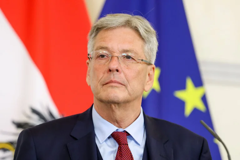 Vorschaubild: Finanzchaos ruft Kritiker auf den Plan: SPÖ-Führungskrise belastet Kärnten