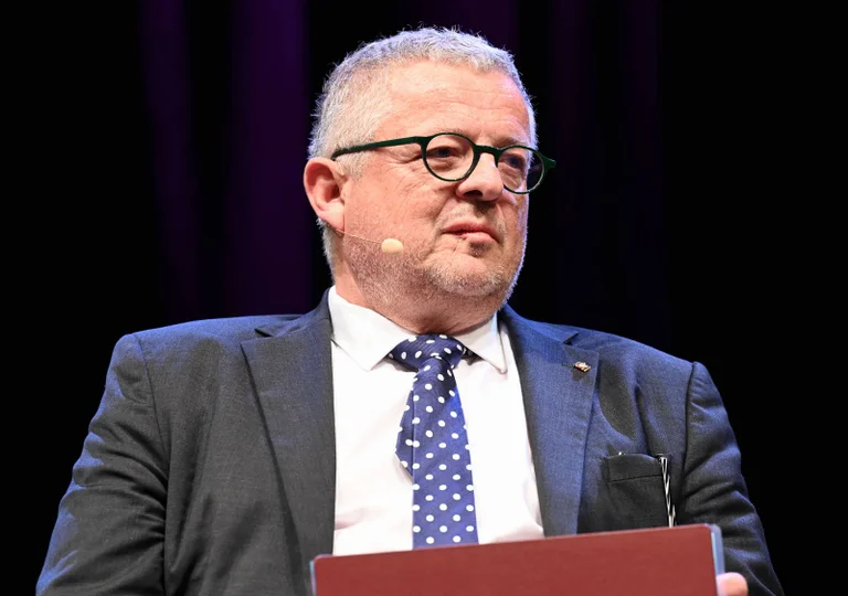 Vorschaubild: Ex-Verfassungsrichter: GroKo als Gefahr für Meinungsfreiheit