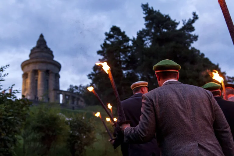 Vorschaubild: Mit „Ehre, Freiheit, Vaterland“ – Nachwuchswerbung der Deutschen Burschenschaft