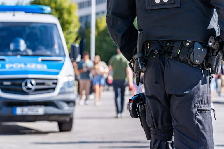 Vorschaubild: 2000 bis 2024: Zahlen bei Straftaten stabil, Tätergruppe im Wandel