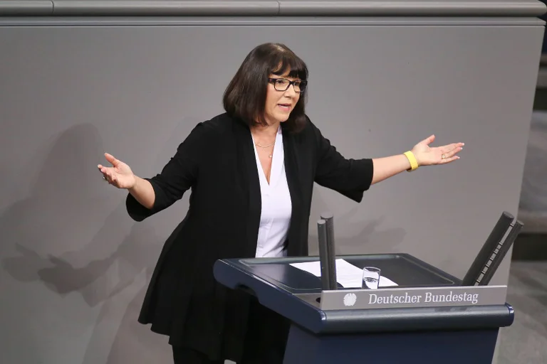 Vorschaubild: Doppelmoral: „Schwachkopf“ wird bestraft, „Nazinutte“ nicht