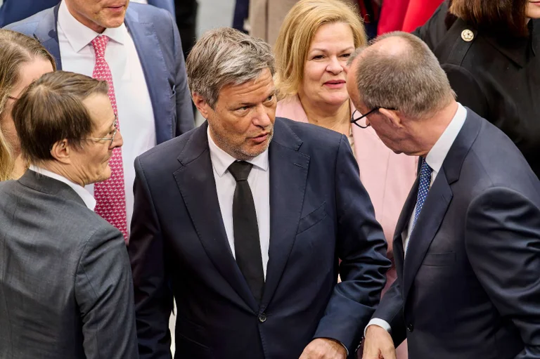 Vorschaubild: Fünf Fälle: Wenn Memes und Kommentare gegen Politiker juristische Folgen haben