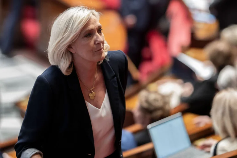 Vorschaubild: Hoffnung für Le Pen: Urteil im Berufungsverfahren noch vor der Wahl