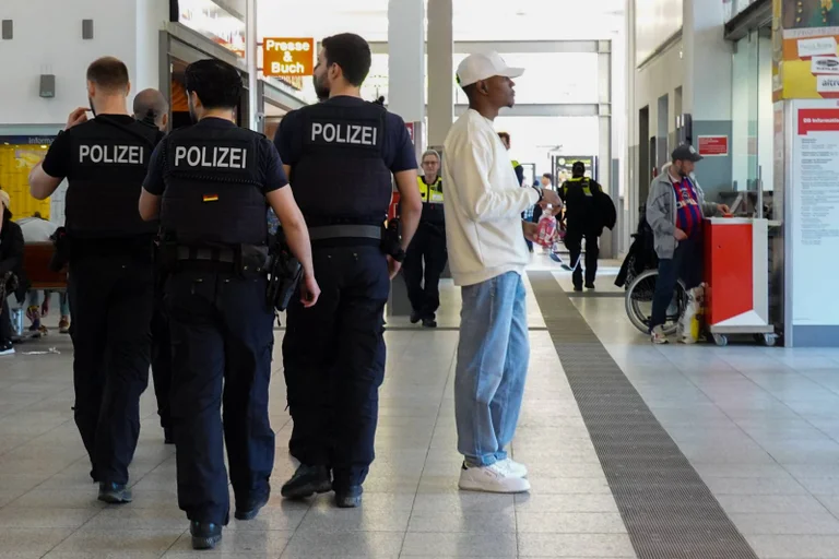 Vorschaubild: Gewalt, Diebstahl, Angriffe: Brandenburger Bahnhöfe und Busse zunehmend Tatort
