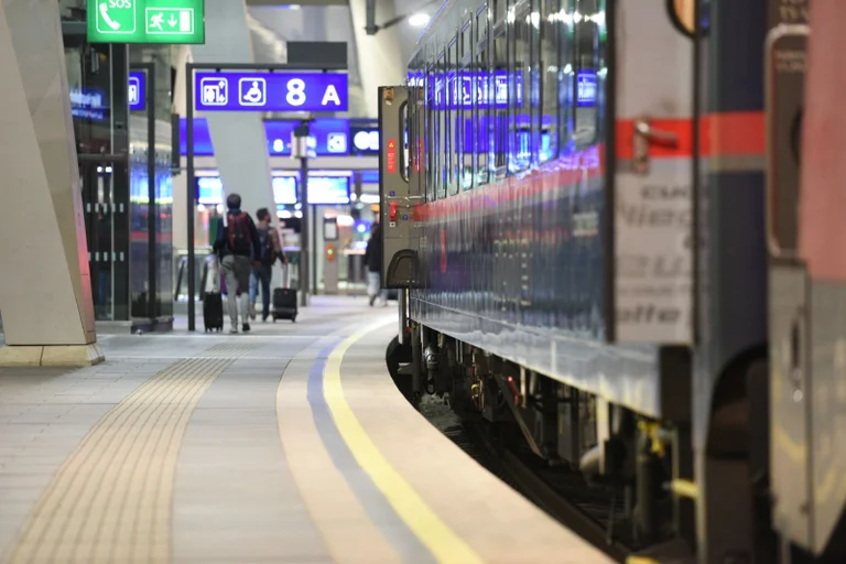 Vorschaubild: 186.000 Straftaten an Österreichs Bahnhöfen und in Zügen seit 2015
