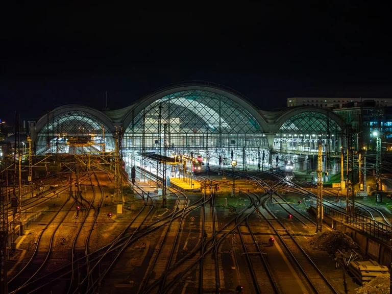Vorschaubild: Sexuelle Übergriffe auf Sachsens Bahnhöfen: Tatverdächtige überwiegend ausländisch