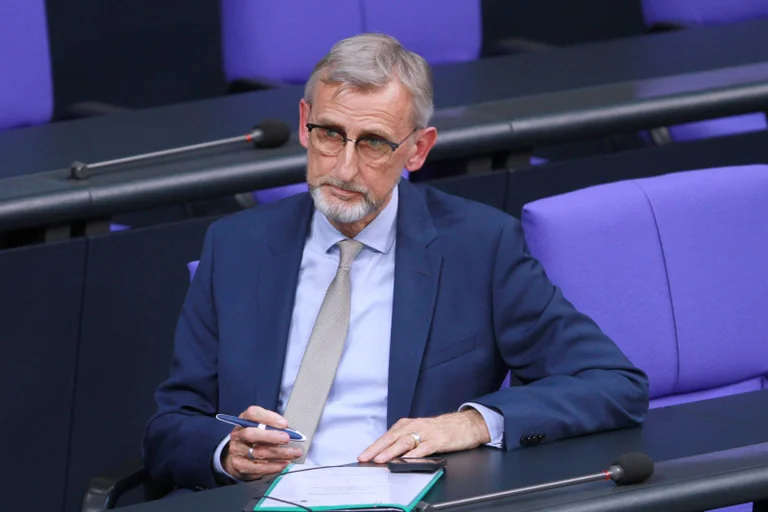 Vorschaubild: CDU-Innenminister Schuster solidarisiert sich erneut mit Antifa