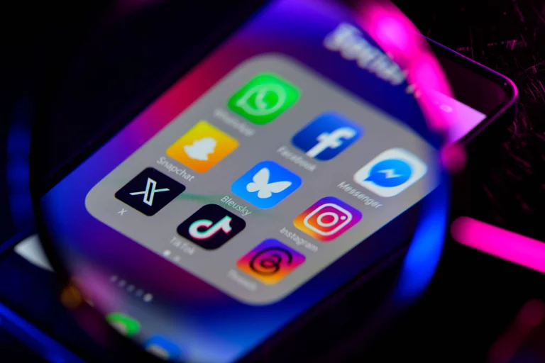 Vorschaubild: Brandenburg: Verfassungsschutz betreibt rund 300 Fake-Accounts in Sozialen Medien