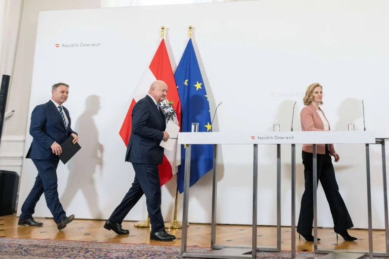 Vorschaubild: Erst wenige Wochen im Amt: Nur noch 27 Prozent zufrieden mit Regierung