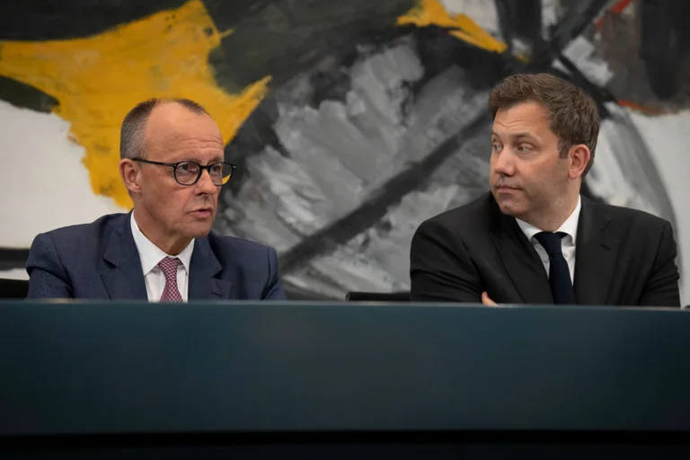 Vorschaubild: Trotz des Sparkurses: Union, SPD und Co. kassieren Millionen extra