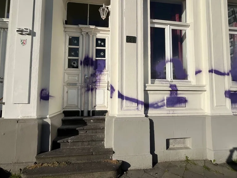 Vorschaubild: Mit Farbe und Hämmern – Angriff auf Burschenschaft in Düsseldorf